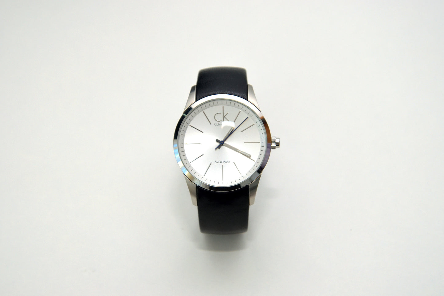 Classic Silver White Dial Watch – Elegant Black Leather Style